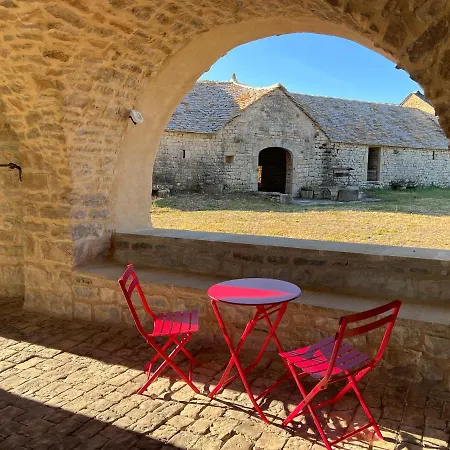 ベッド・アンド・ブレックファスト Les Distinguees - Manoir De Bessodes Recoules-Prévinquières