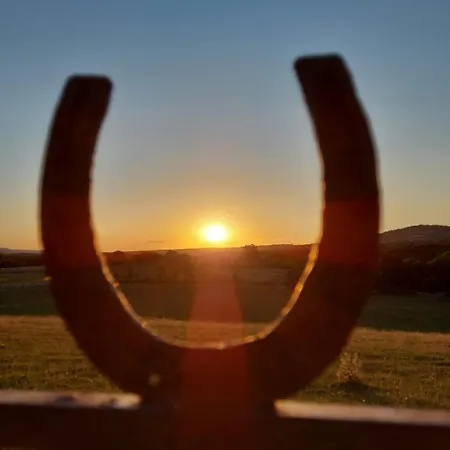 Les Distinguees - Manoir De Bessodes ベッド・アンド・ブレックファスト