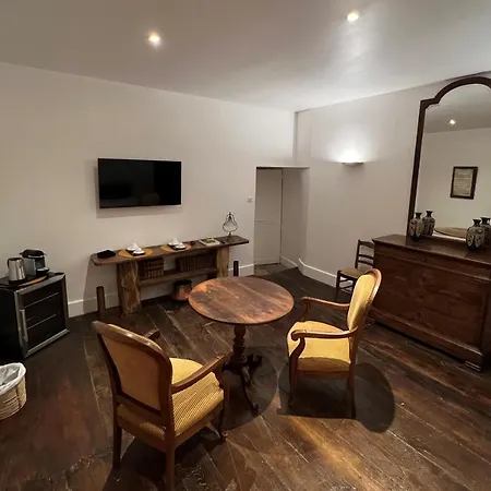 Les Distinguees - Manoir De Bessodes 4* Recoules-Previnquieres